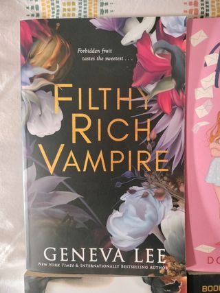4 libros en inglés, 2 romance, 2 terror