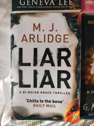 4 libros en inglés, 2 romance, 2 terror