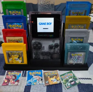 Consola Game Boy Color Morada + 8 Juegos Pokémon