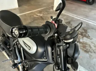 Ducati Scrambler Moto Negra y Plata