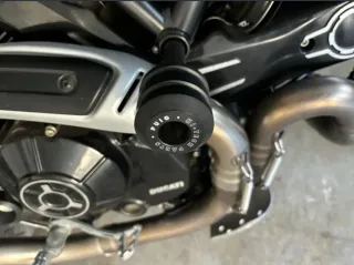 Ducati Scrambler Moto Negra y Plata