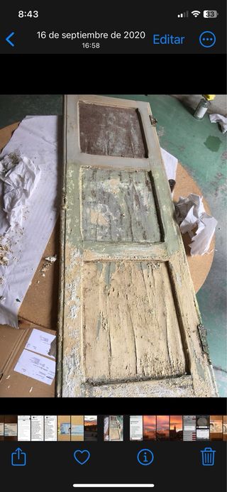 Perchero hecho con una contraventana antigua