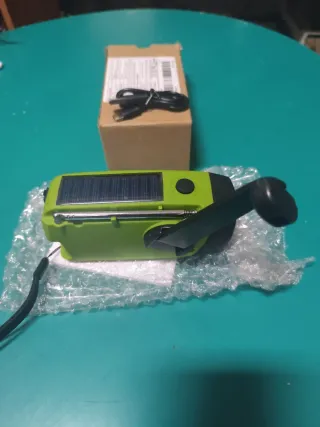 Radio manovella solare torcia e power bank