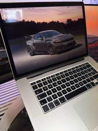 MacBook Pro i7 16GB RAM 256GB SSD