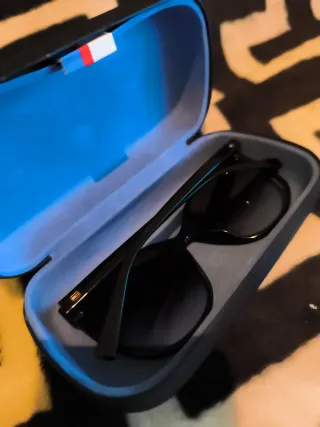 Gafas de sol negras (sin graduación)
