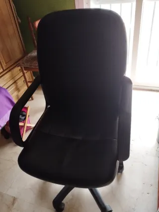 Poltrona da ufficio nera