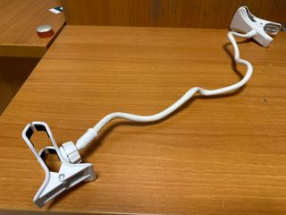Soporte flexible para móvil con pinza