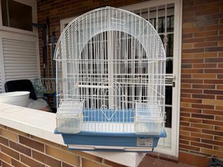 Jaula para pájaros blanca y azul