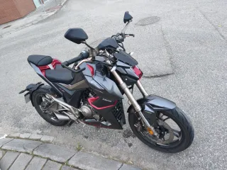Zontes U125 Negra y Roja 13.000km 2020