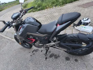 Zontes U125 Negra y Roja 13.000km 2020