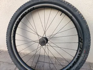 Rueda Delantera Bontrager Kovee Elite 30, Carbono