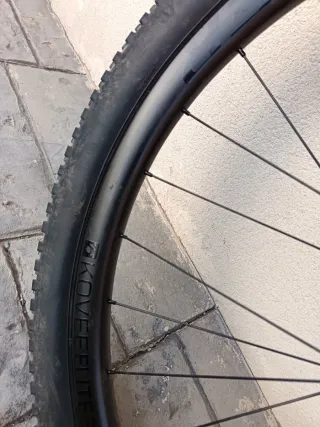 Rueda Delantera Bontrager Kovee Elite 30, Carbono