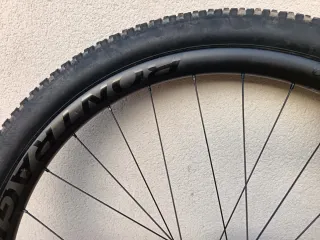 Rueda Delantera Bontrager Kovee Elite 30, Carbono