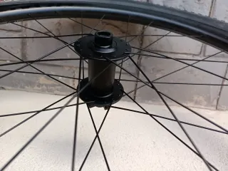 Rueda Delantera Bontrager Kovee Elite 30, Carbono