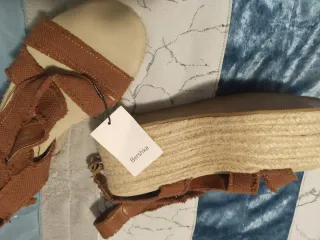 Sandalias Bershka Verano Beige y Marrón Talla 39