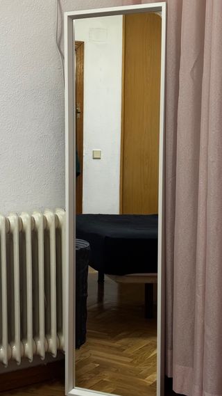 Espejo de pie Ikea tambien para la pared