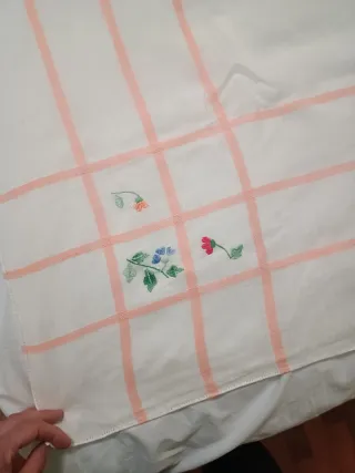 Tovaglia ricamata a mano 130x230 + 6 tovaglioli