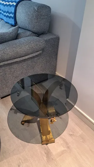 Mesa auxiliar cristal y metal dorada