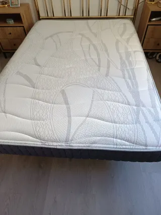 Somier 190x150 con patas y colchón