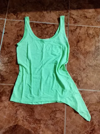 Camiseta tirantes verde con nudo