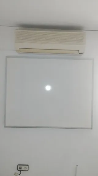 Escritorio de oficina 11 ordenadores sillas mesa