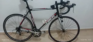 Bicicleta de carretera negra