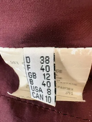 Traje lana virgen chaqueta y falda granate.