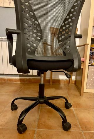Silla de oficina ergonómica negra