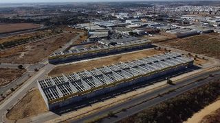 Nave industrial en venta en La Paz en Alcalá de Guadaira