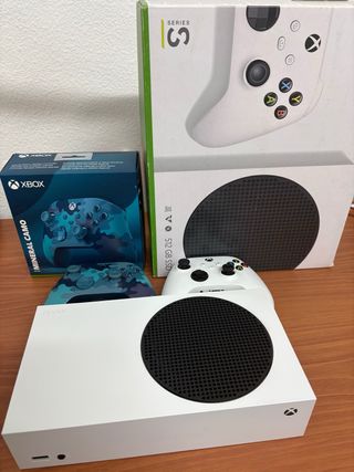 Xbox Series S con solo mando original.