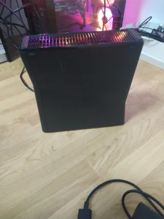 Xbox 360 con controller e cavi