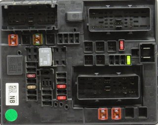 Caja de Fusibles OPEL INSIGNIA 1327731804 13277318-04 03909-26510 0390926510