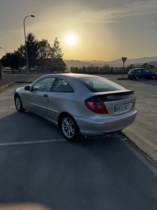 Mercedes-Benz Clase C 2003