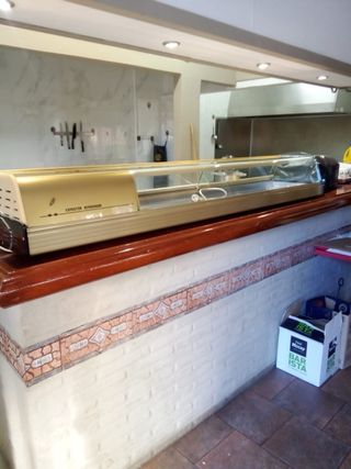 Vitrina refrigerada dorada