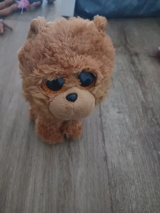 Peluche perro ojos brillantes