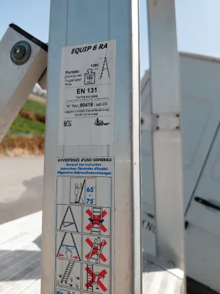Escalera de aluminio con plataforma