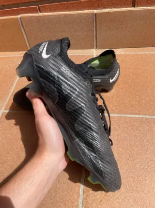 Botas de fútbol Nike negras