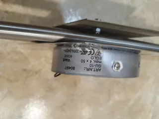 Lámpara de techo plateada y cromada