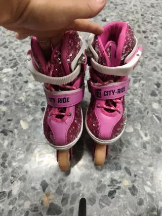 Patines niña rosa lentejuelas y luces en ruedas.