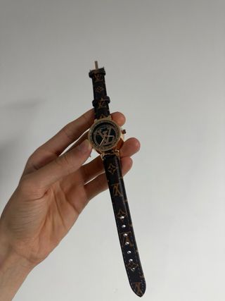 Reloj Louis Vuitton Marrón y Dorado