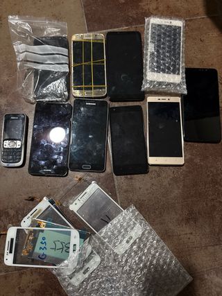 Lotto 12 cellulari e iPad in regalo, tutto il resto