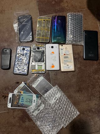 Lotto 12 cellulari e iPad in regalo, tutto il resto