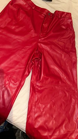 Pantalón ancho rojo efecto piel