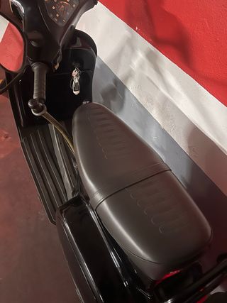 Vespa 125 Negra Scooter