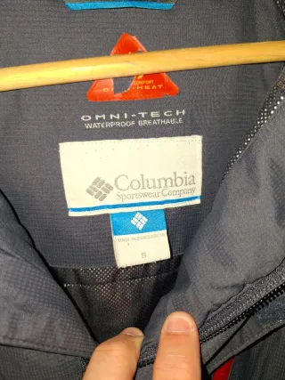 Chaqueta Columbia Omni-tech azul y Roja