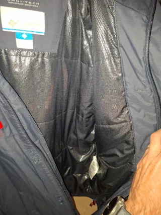 Chaqueta Columbia Omni-tech azul y Roja