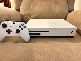 Xbox One 500GB FIFA 17 Bundle