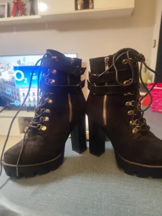 Botines negros tacón, solo se han usado un día