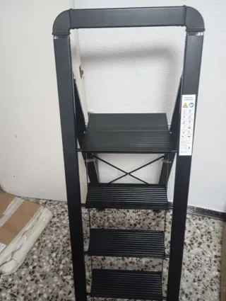 Escalera plegable 4 peldaños gris