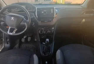 Peugeot 208 2015